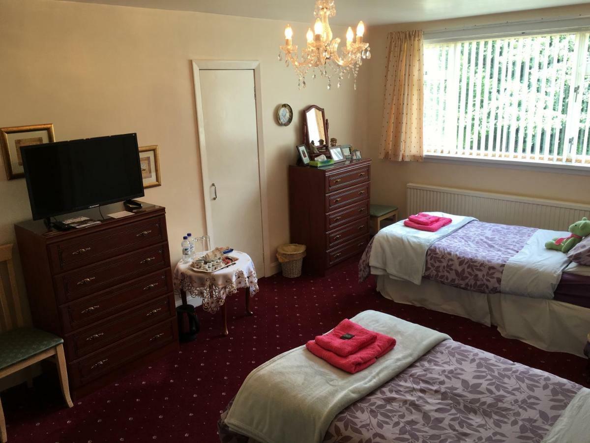 Rose Villa Bed And Breakfast ฟอร์ฟาร์ ภายนอก รูปภาพ