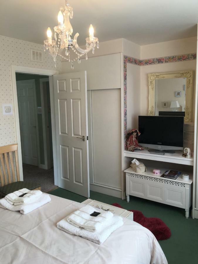 Rose Villa Bed And Breakfast ฟอร์ฟาร์ ภายนอก รูปภาพ