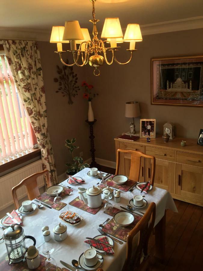 Rose Villa Bed And Breakfast ฟอร์ฟาร์ ภายนอก รูปภาพ