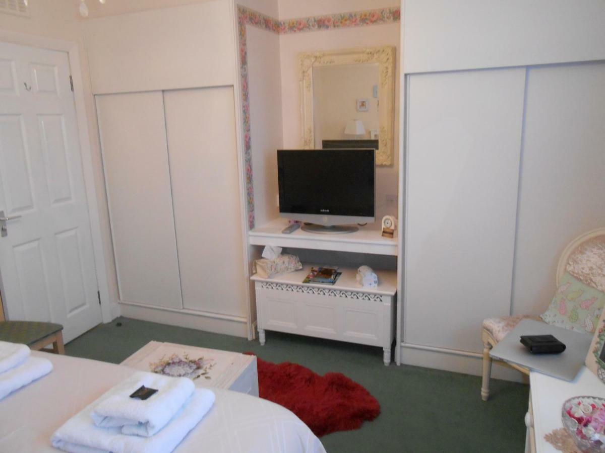 Rose Villa Bed And Breakfast ฟอร์ฟาร์ ภายนอก รูปภาพ